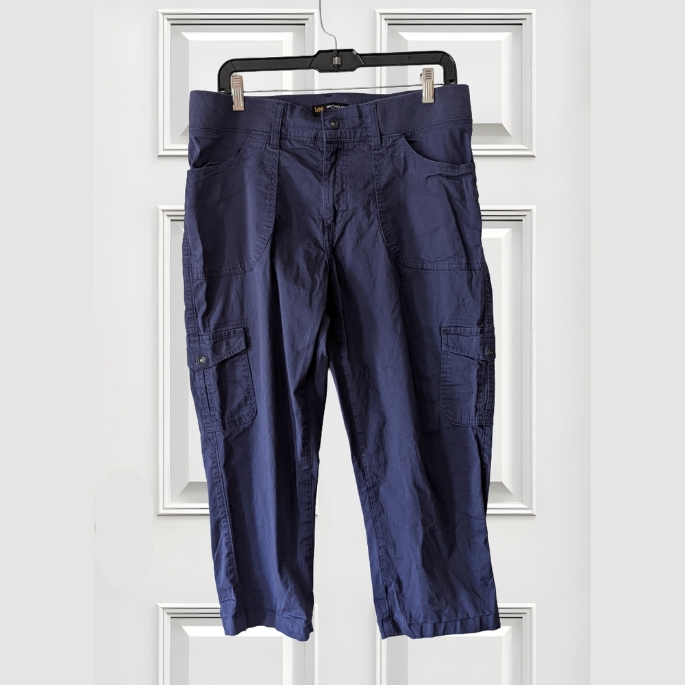 Lee Women’s Relaxed Fit Austyn Cargo Capri Pants Knit Waist – Size 14 – Ink Blue